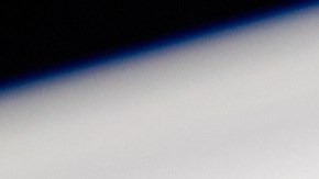 El malware detecta si el usuario tiene abierto WhatsApp Web para reenviar automáticamente un archivo infectado a todos los contactos y grupos.