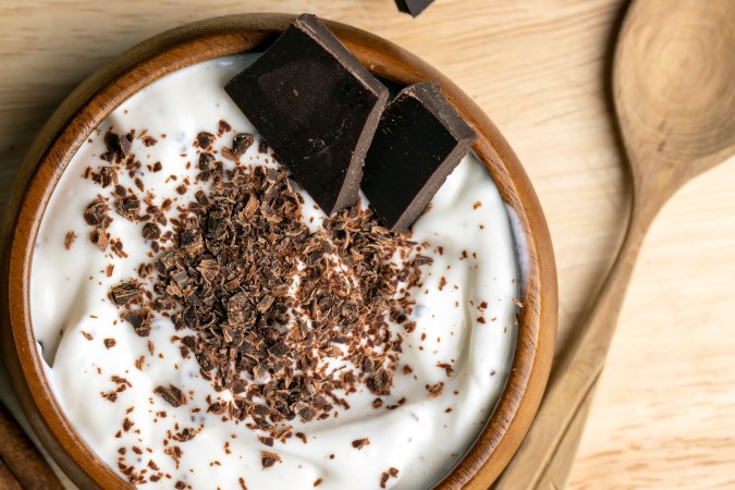 El yogur y el cacao son una poderosa combinación para mejorar la concentración.