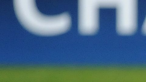 Zlatan Ibrahimovic, a la derecha, habla con el entrenador Carlo Ancelotti durante una sesión de entrenamiento  con el PSG en 2012.