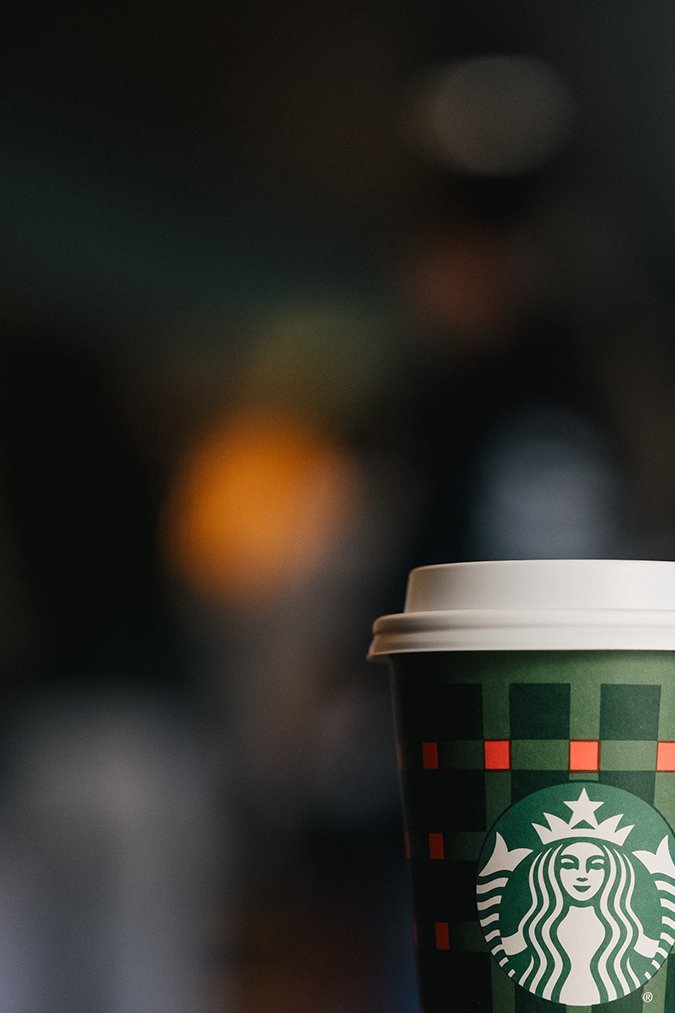 El estampado de cuadros es un motivo navideño que se remonta a siglos atrás y evoca tradición, calidez y celebración.