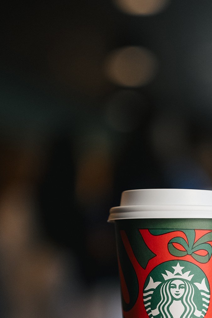 El verde es un color icónico de Starbucks, por eso este año regresa a los vasos de una forma realmente hermosa con los nuevos diseños.