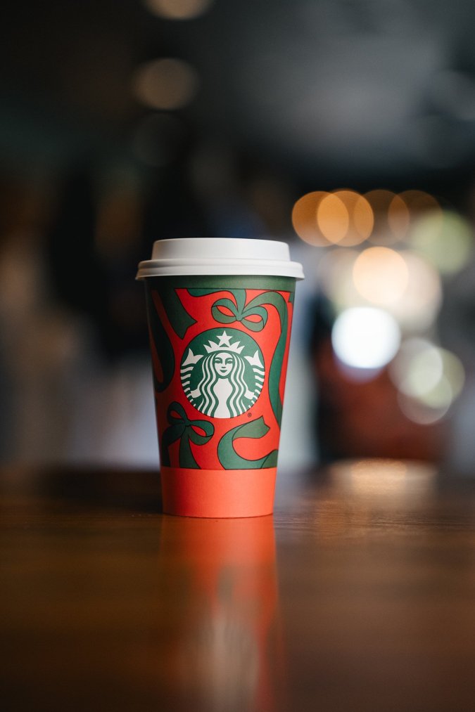 El verde es un color icónico de Starbucks, por eso este año regresa a los vasos de una forma realmente hermosa con los nuevos diseños.