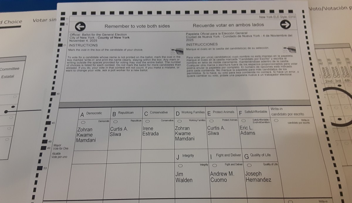 Mamdani votó en Queens y no por el Partido Demócrata; Cuomo sufragó en Manhattan; todos siguen en campaña