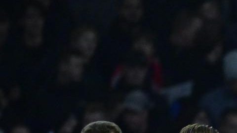 Los jugadores del Benfica celebran el 0-1 durante el partido de la Liga de Campeones de la UEFA entre el AFC Ajax y el SL Benfica en el Johan Cruijff ArenA en Ámsterdam, Países Bajos, el 25 de noviembre de 2025.