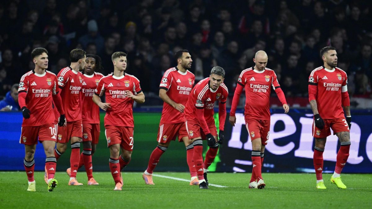 El Benfica de Mourinho vence 0-2 al Ajax y toma aire en la Champions League