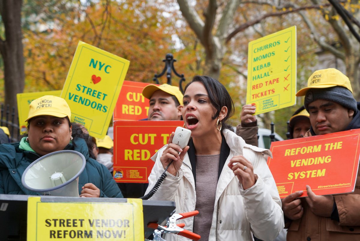 Vendedores ambulantes de NYC aspiran que termine la era de “mano dura” y exigen reformas que dignifiquen su actividad