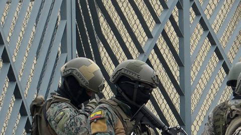 Servicio Nacional de Atención Integral a Personas Adultas Privadas de la Libertad y Adolescentes Infractores informó que los reos fallecieron por asfixia.