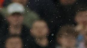 Nico González (izq.) del Manchester City anota el gol del 2-0 durante el partido de la Premier League inglesa entre el Manchester City y el Liverpool FC, en Manchester, Gran Bretaña, el 9 de noviembre de 2025.