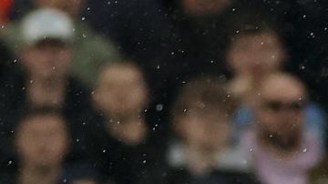 Nico González (izq.) del Manchester City anota el gol del 2-0 durante el partido de la Premier League inglesa entre el Manchester City y el Liverpool FC, en Manchester, Gran Bretaña, el 9 de noviembre de 2025.