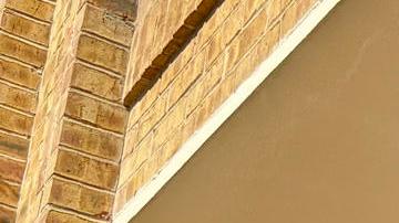 Agentes del Servicio de Inmigración y Control de Aduanas (ICE) ingresan a la corte de inmigración este miércoles, en San Antonio, Texas (Estados Unidos).