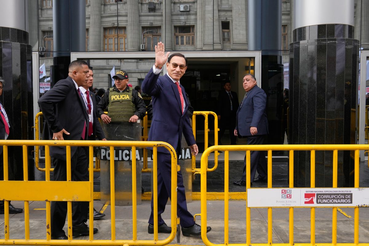 Condenan a 14 años de cárcel al expresidente peruano Martín Vizcarra