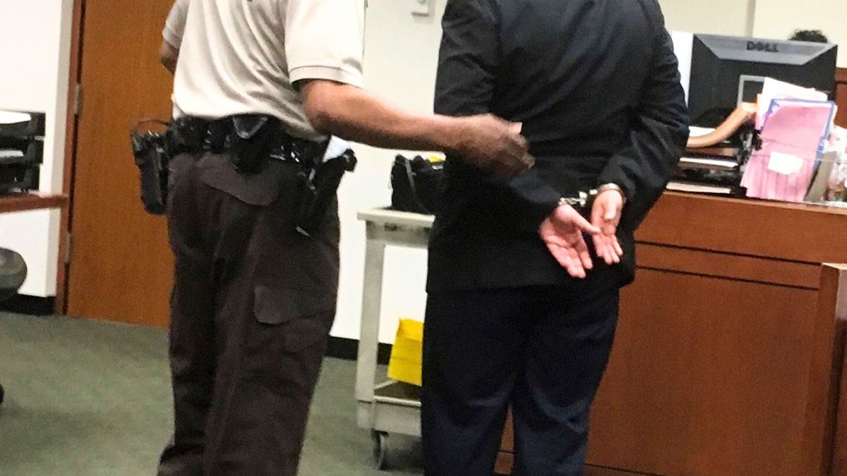 Hombre indultado por Trump fue enviado de nuevo a prisión tras violar términos de su libertad