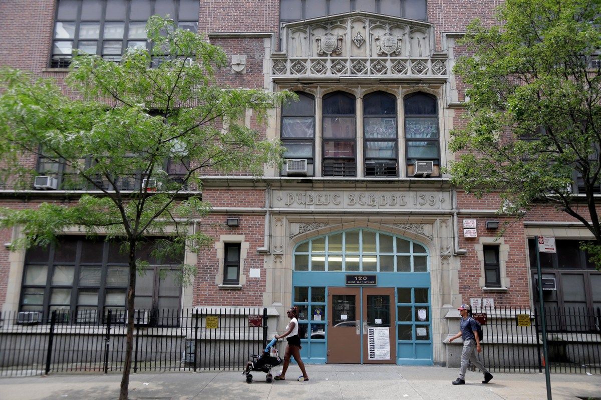 Residentes de NYCHA de El Bronx siguen sin gas tras derrumbe de un edificio