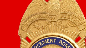 Esta imagen, proporcionada por el Departamento de Justicia de EE. UU., muestra un cartel de recompensa para Nicolás Maduro, publicado el jueves 26 de marzo de 2020.