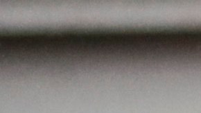 Un conductor usa equipo de protección personal mientras opera un vehículo del Departamento de Correcciones de la ciudad de Nueva York afuera del Centro Médico NYU Langone, el lunes 13 de abril de 2020, en Nueva York.