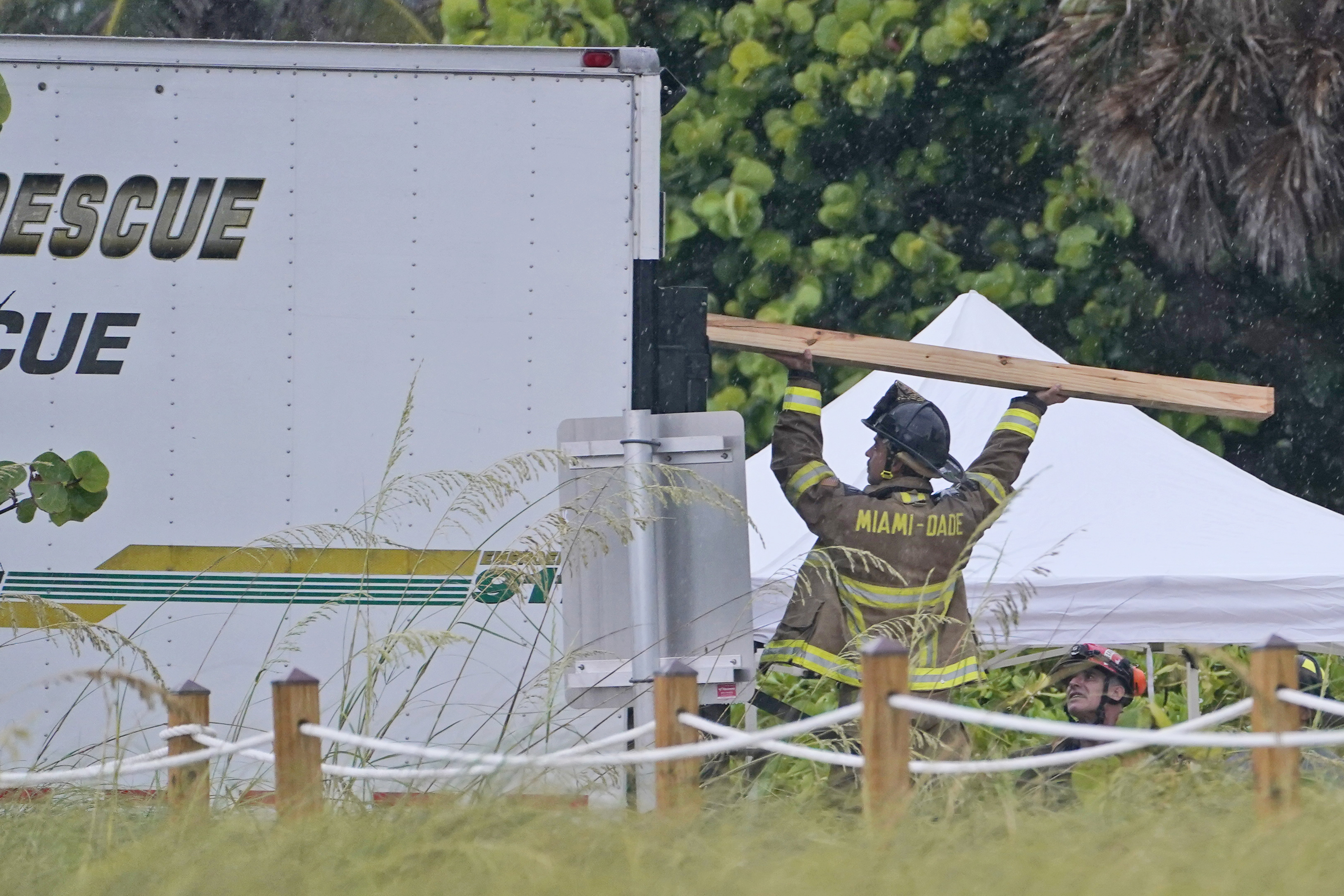 Dos muertos tras la caída del avión con suministros para damnificados del huracán Melissa