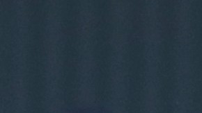 El expresidente hondureño Juan Orlando Hernández (centro) es llevado esposado a un avión que lo espera para ser extraditado a Estados Unidos para enfrentar cargos de narcotráfico en una base de la Fuerza Aérea en Tegucigalpa, Honduras, el 21 de abril de 2022.