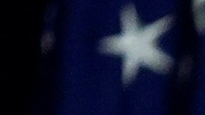 Tatiana Schlossberg, hija de Caroline Kennedy, se dirige al público durante la ceremonia de entrega del Premio Perfil de Coraje John F. Kennedy, el domingo 29 de octubre de 2023, en la Biblioteca y Museo Presidencial John F. Kennedy, en Boston.