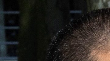 Linda Sun y su esposo Christopher Hu al ser acusados en septiembre de 2024.