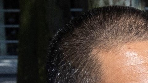 Linda Sun y su esposo Christopher Hu al ser acusados en septiembre de 2024.