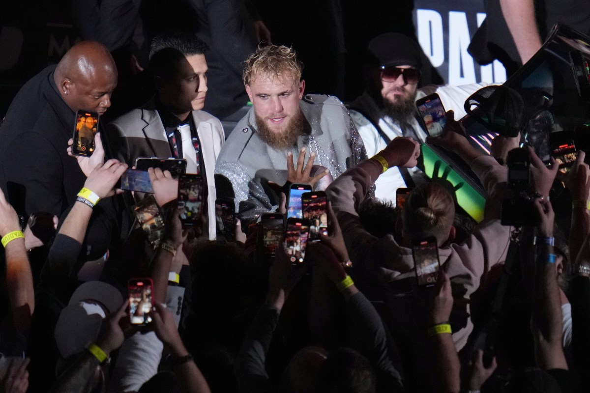 Robert García advierte a Jake Paul por el riesgo que representa Joshua