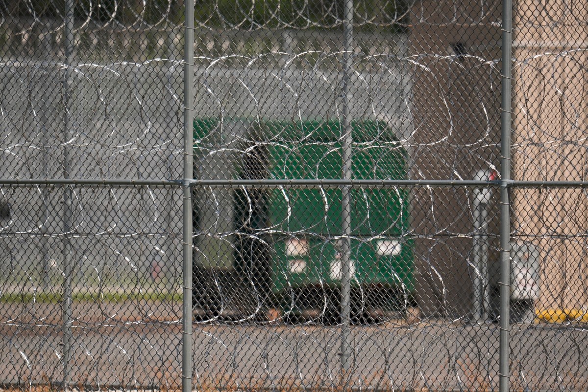 Jueza federal declara ilegal política del DHS que prohíbe audiencias de fianza a migrantes detenidos