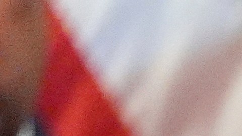 El gobernador de Texas, Greg Abbott, habla con los medios de comunicación tras la firma de un proyecto de ley mientras los senadores de Texas debaten un proyecto de ley sobre un nuevo mapa del Congreso de EE. UU.