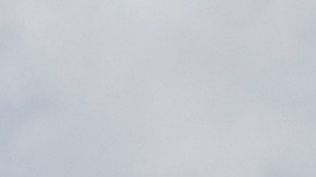 Visitantes y miembros de la Guardia Nacional de EE. UU. caminan cerca del Monumento a Lincoln, el jueves 28 de agosto de 2025, en Washington.