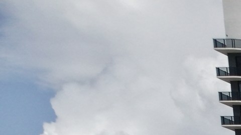 El terreno propuesto para la biblioteca presidencial del presidente Donald Trump, junto a la histórica Torre de la Libertad, se ve en el centro de Miami, el 8 de agosto de 2025.