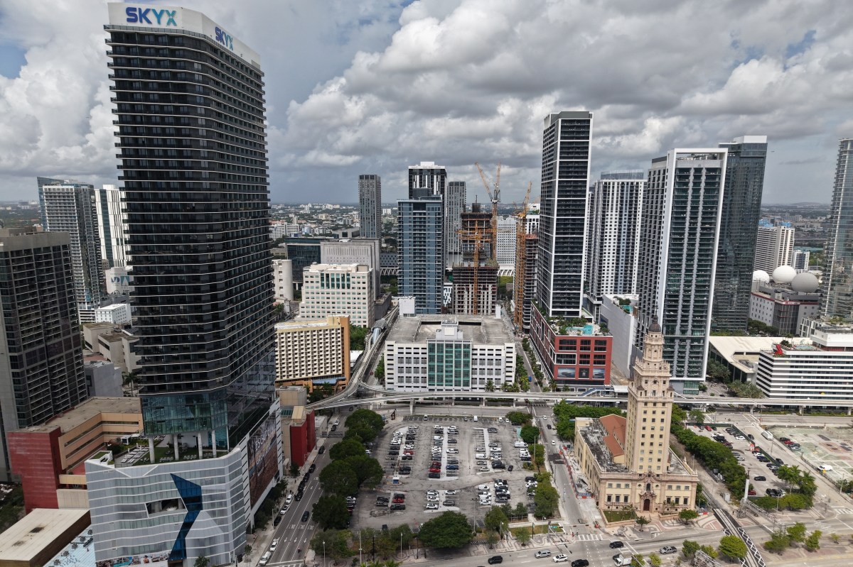 Juicio sobre la cesión del lote a la biblioteca de Trump en Miami será en agosto de 2026