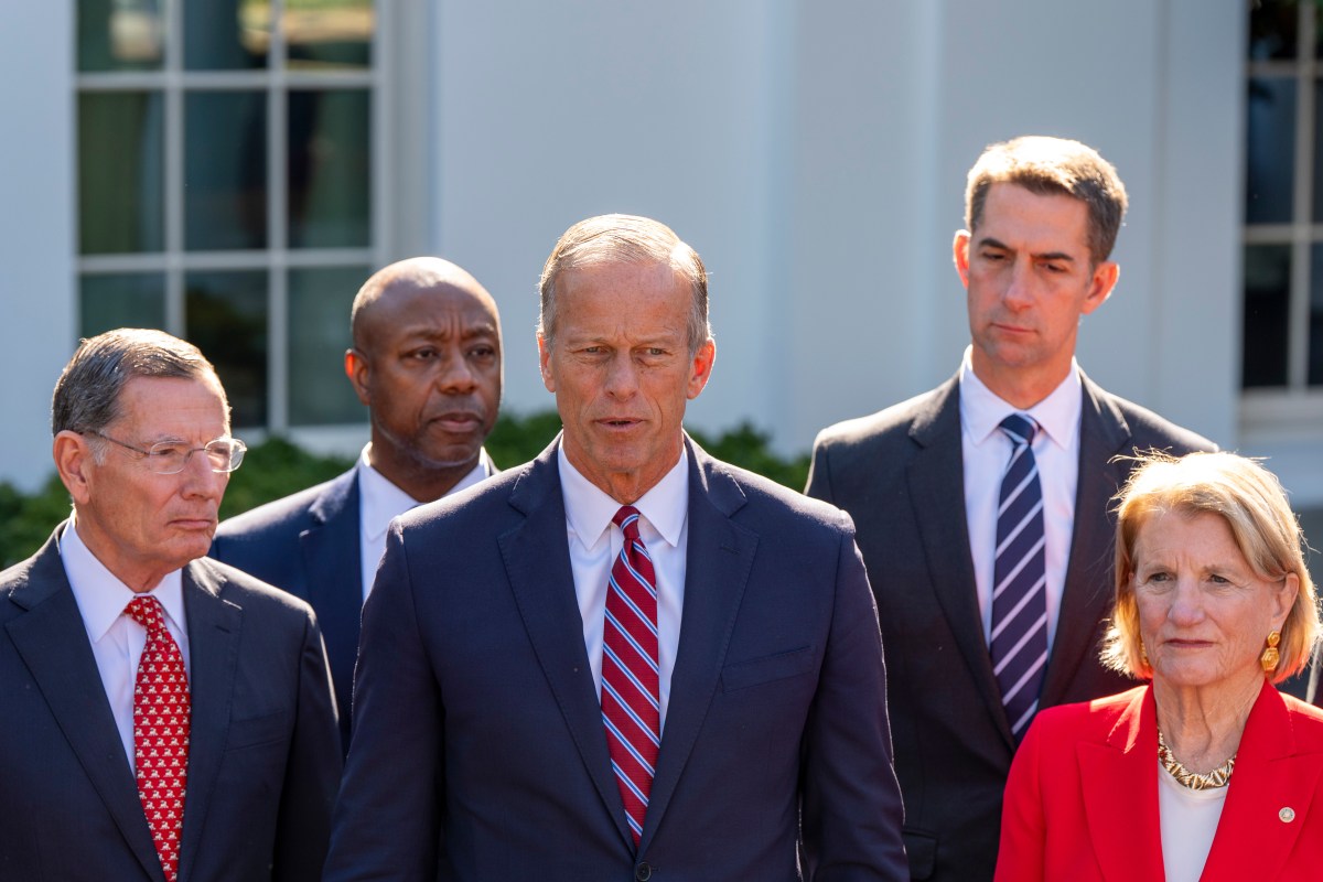 Líderes republicanos rechazan abandonar la obstrucción parlamentaria que pidió Trump para poner fin al cierre federal