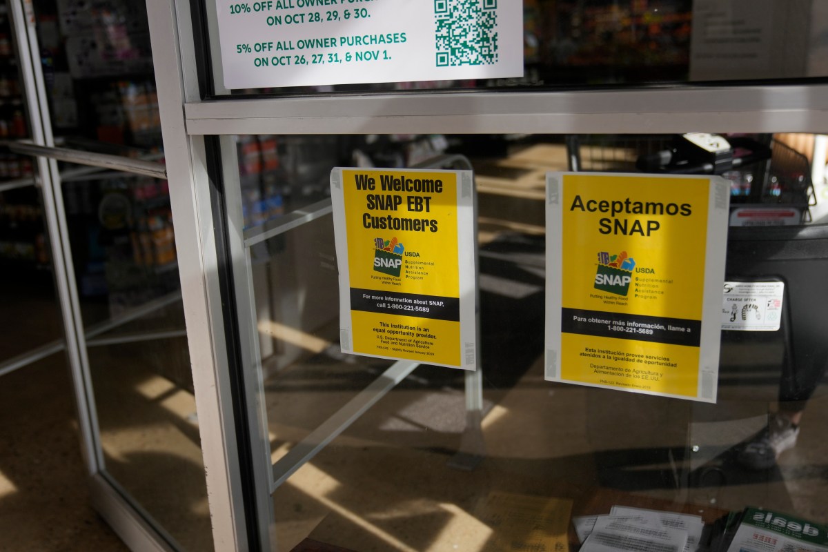 21 estados demandan a Trump por recortes al SNAP para residentes permanentes