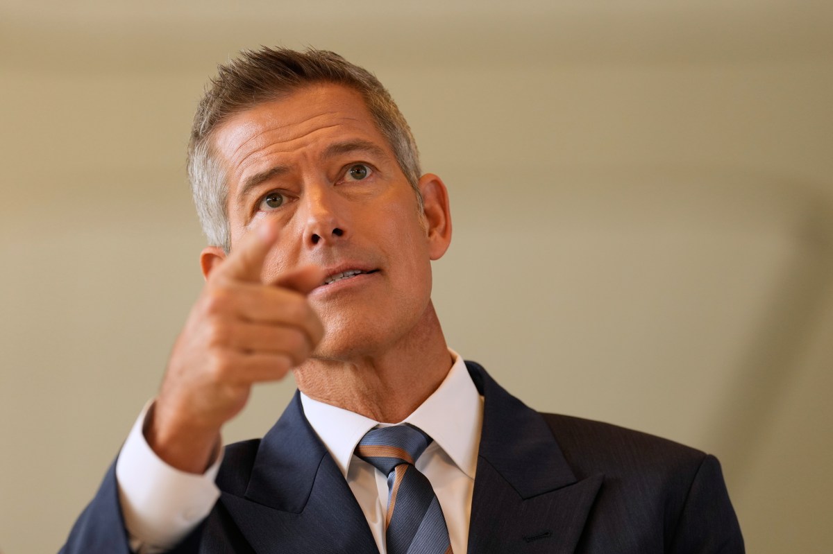 Administración Trump amenaza con "medidas" a controladores aéreos que se ausentan