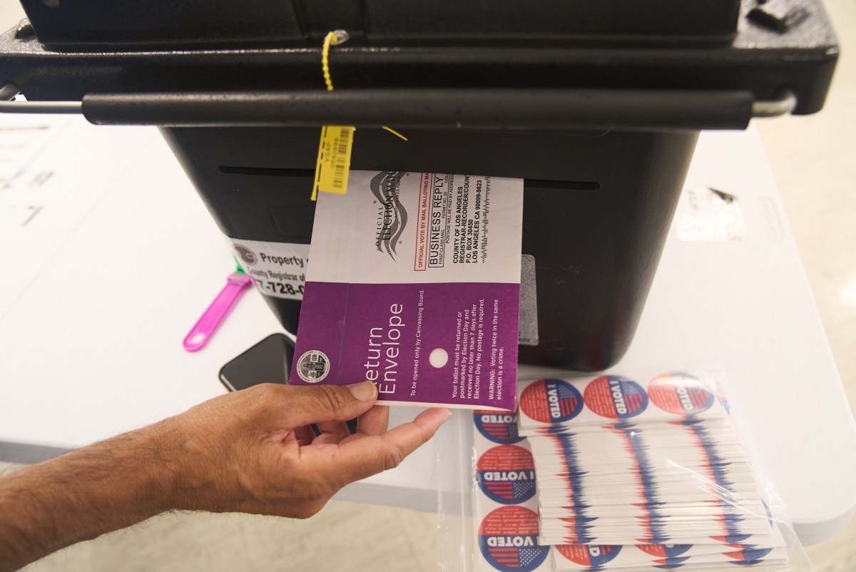 Casi seis de cada diez aprobarían los cambios en el mapa electoral de California: Sondeos