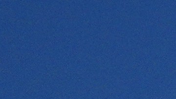 Controladores de tráfico aéreo reparten folletos en el exterior del Aeropuerto Metropolitano del Condado de Wayne de Detroit, en Romulus, Michigan, el 28 de octubre de 2025.