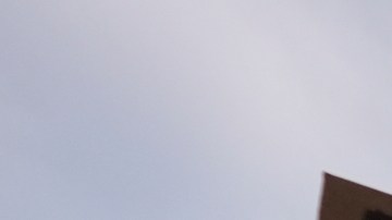 Manifestantes se reúnen frente a un centro de procesamiento del ICE en Broadview, Illinois.