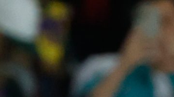 Lamine Yamal del Barcelona celebra tras marcar el primer gol de su equipo durante un partido de fútbol de La Liga española entre el FC Barcelona y el Elche CF en Barcelona, ​​España, el domingo 2 de noviembre de 2025.