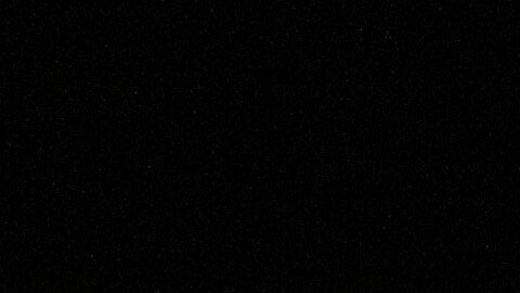 Vehículos de la Cruz Roja que transportan los cuerpos de tres personas, presuntamente rehenes fallecidos entregados por Hamás, se dirigen al cruce fronterizo con Israel para ser transferidos a las autoridades israelíes en Deir al-Balah, en el centro de la Franja de Gaza, el domingo 2 de noviembre de 2025.