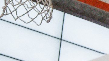 El candidato a la alcaldía de Nueva York, Zohran Mamdani, vota en un centro de votación de NYC.