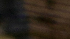 Mikie Sherrill en un centro de votación en Nueva Jersey