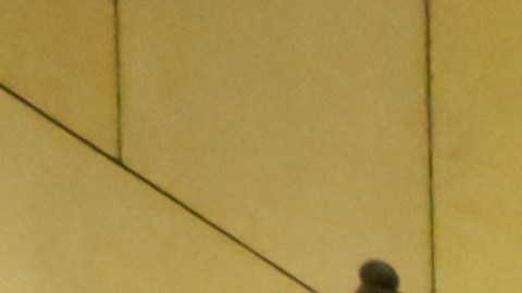 Trabajadores esperan la llegada de votantes a un centro de votación el martes 4 de noviembre de 2025 en Los Ángeles.