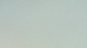 El comandante Jared Isaacman habla en una conferencia de prensa tras su llegada al Centro Espacial Kennedy para una próxima misión espacial tripulada privada en Cabo Cañaveral, Florida, el 19 de agosto de 2024.