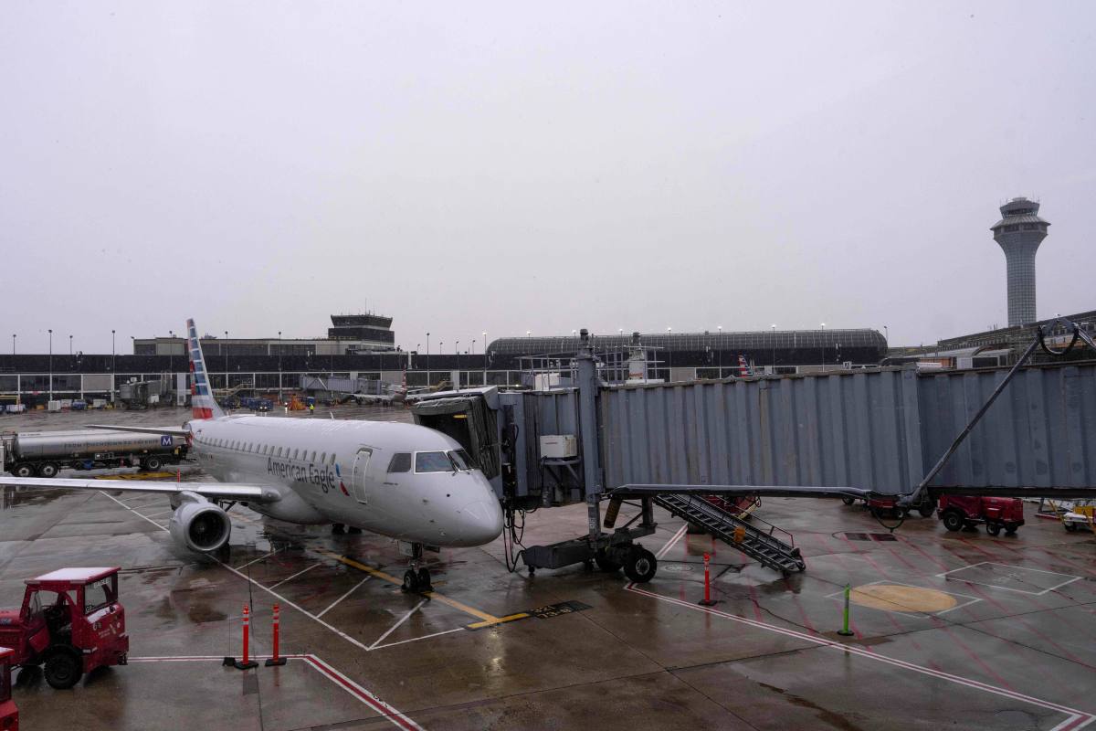 Restricciones al tráfico aéreo seguirán por un tiempo más pese a la reapertura del gobierno