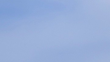 Una instalación artística que representa al presidente Trump y a Epstein en el National Mall, cerca del Capitolio.