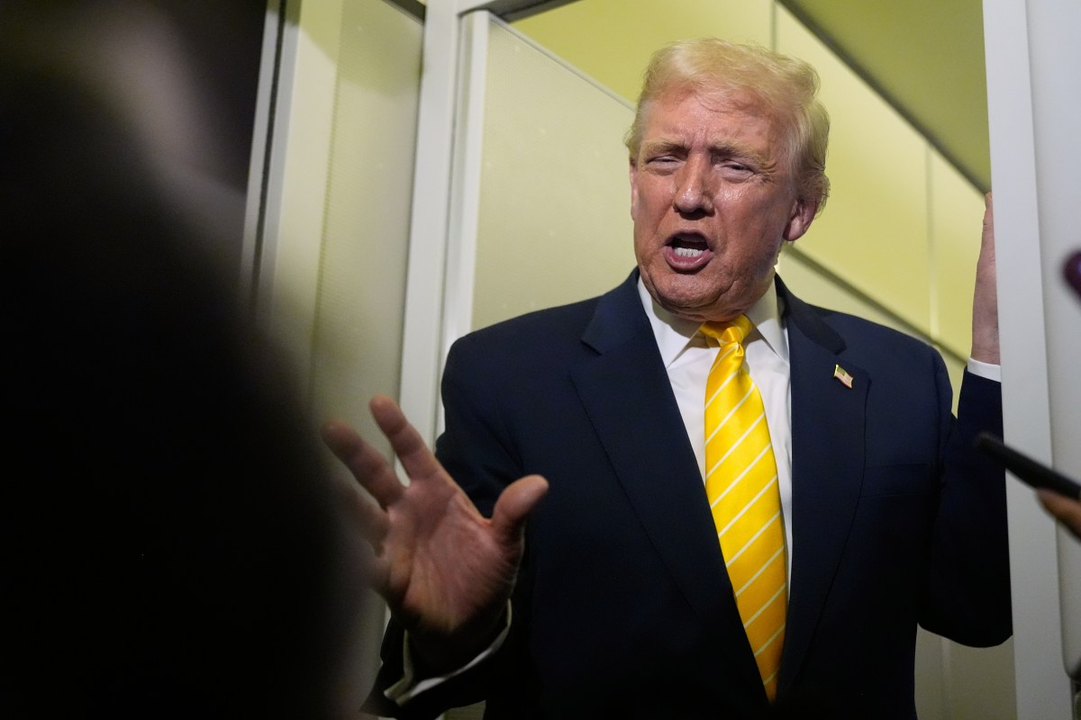 Trump mandó a callar a periodista y la llamó "cerdita"