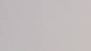 Willy Aceituno, a la izquierda, presenta una denuncia policial junto con el oficial N. Sherill del Departamento de Policía de Charlotte-Mecklenburg, después de que agentes de Aduanas y Protección Fronteriza de EE. UU. rompieran su ventana durante un operativo, el sábado 15 de noviembre de 2025, en Charlotte, Carolina del Norte.