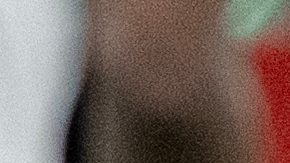 El congoleño Ngal'ayel Mukau disputa el balón con el nigeriano Wilfred Ndidi durante el partido de clasificación africana para la Copa Mundial de fútbol entre Congo y Nigeria, en Rabat, Marruecos, el domingo 16 de noviembre de 2025.