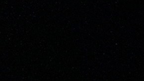 El presidente Donald Trump habla con los periodistas antes de abordar el Air Force One en el Aeropuerto Internacional de Palm Beach en West Palm Beach, Florida, de regreso a la Casa Blanca, el domingo 16 de noviembre de 2025.