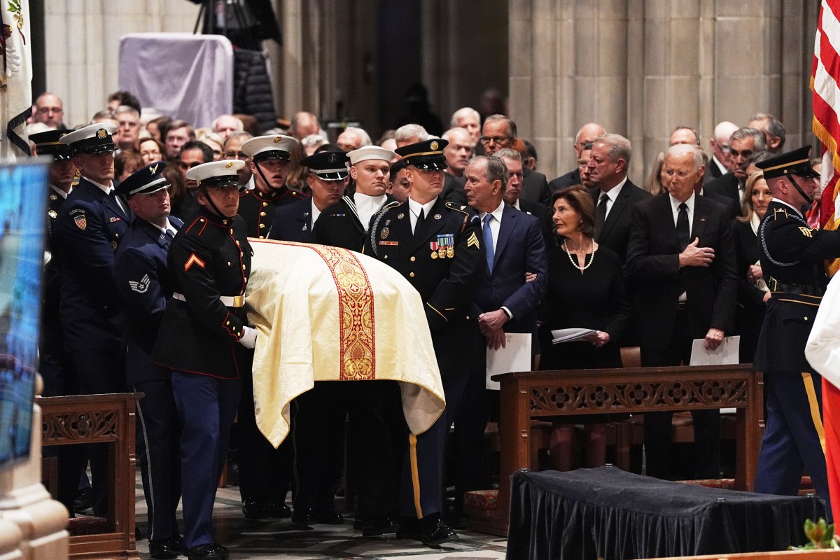 Exvicepresidente Dick Cheney fue recordado como "devoto a EE.UU." en su funeral en DC