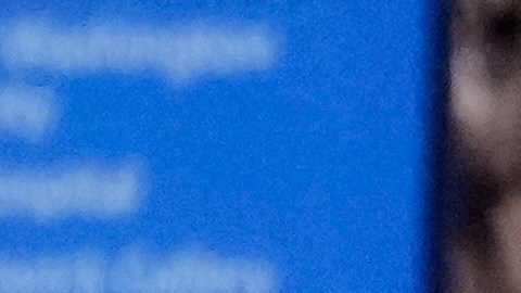 Personal de emergencia se reúne en una zona acordonada donde soldados de la Guardia Nacional fueron baleados cerca de la Casa Blanca el miércoles 26 de noviembre de 2025, en Washington.